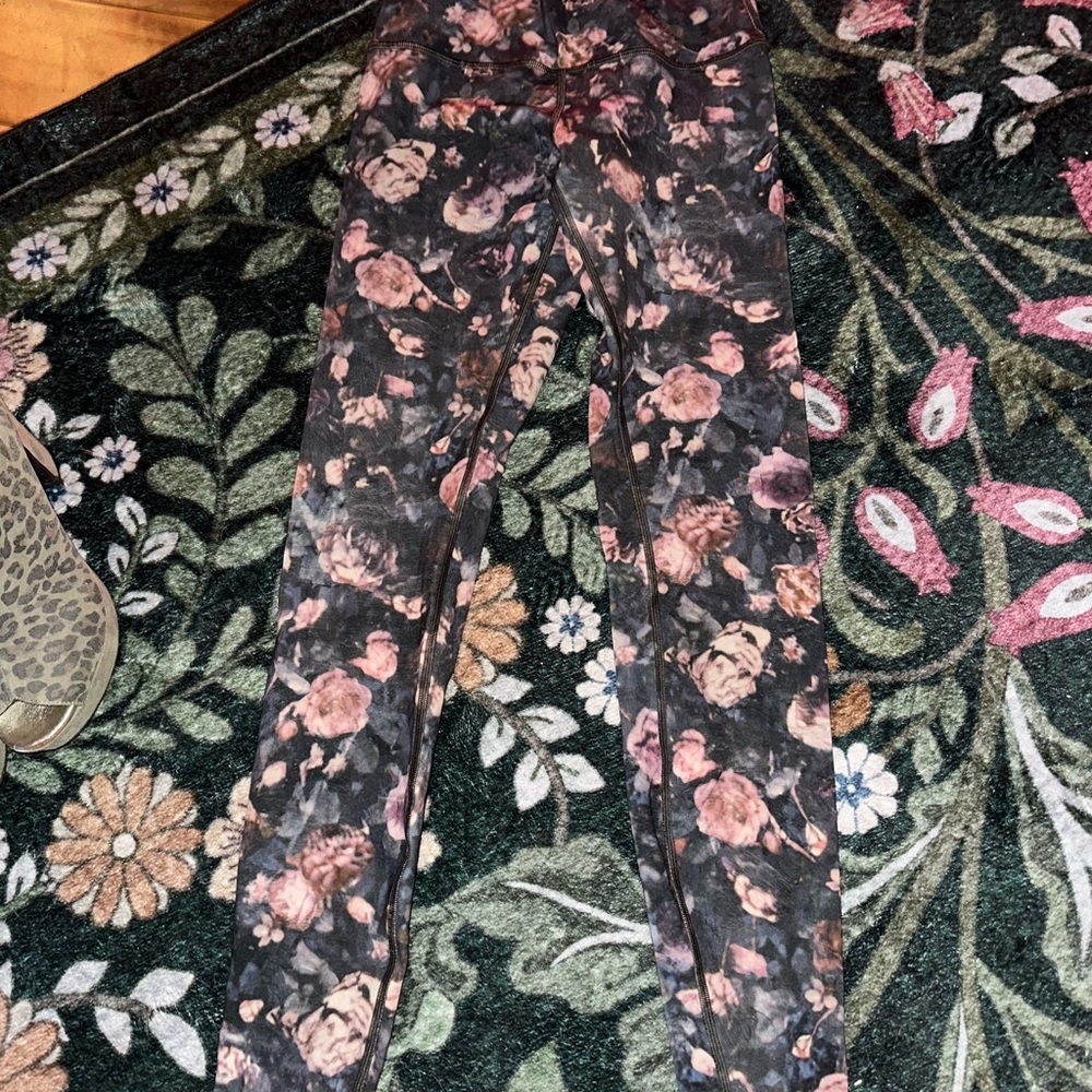 Floral Women's Lululemon size 6